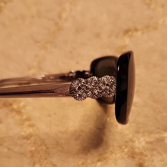 Vera Wang Black Wraparound Sunglasses - Picture 4 of 5